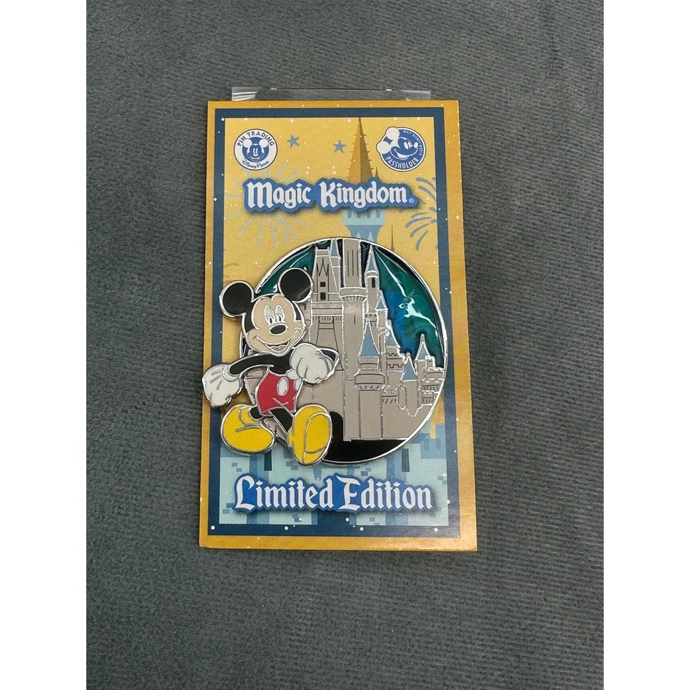 Disney Magic Kingdom LE 2500 Mickey Mouse Castle Pin‎ Trading Passholder